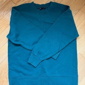 Zara Blue Crewneck Sweater with Ribbed Cuffs and Relaxed Fit